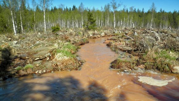 Φινλανδία: Mεταλλείο βάφει κόκκινο το ποτάμι…