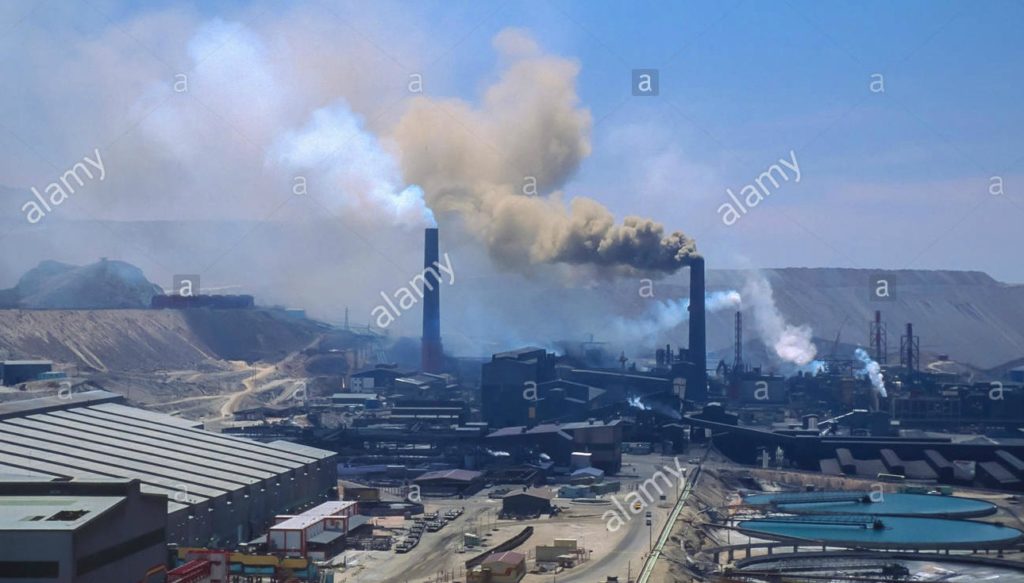 calama-chile-smelter-smokestack-pollution-at-chuquicamata-copper-mine-FD0FEY